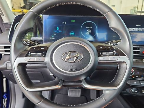 Used 2023 Hyundai Elantra SEL w/ Convenience Package FWD image 10