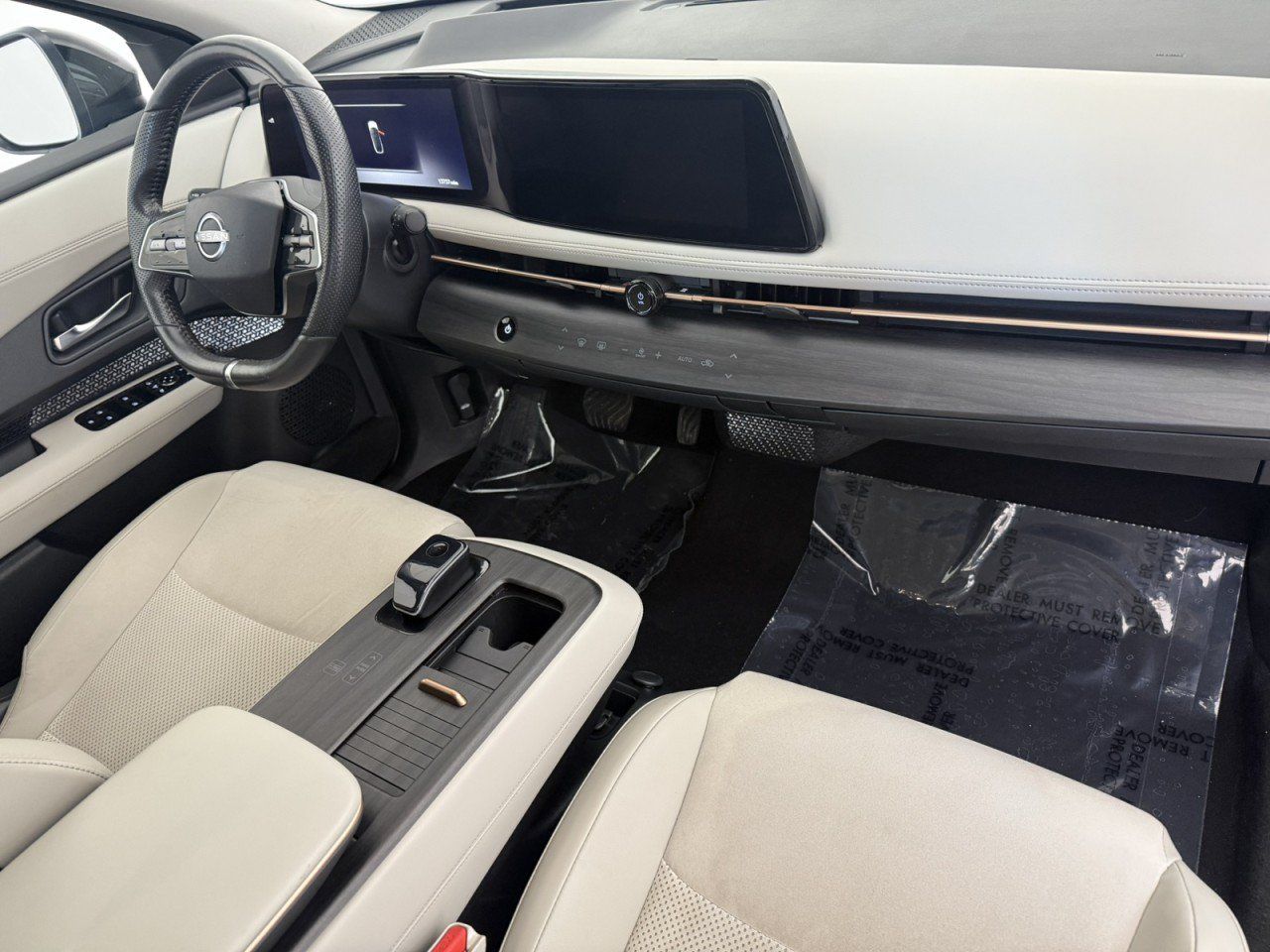 Used 2024 Nissan Ariya AWD image 11