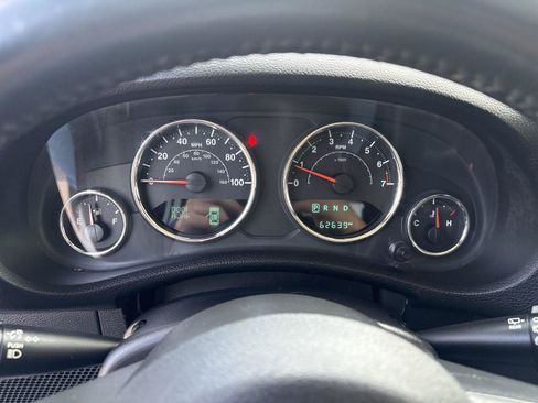 Used 2018 Jeep Wrangler Sport AWD/4WD image 13