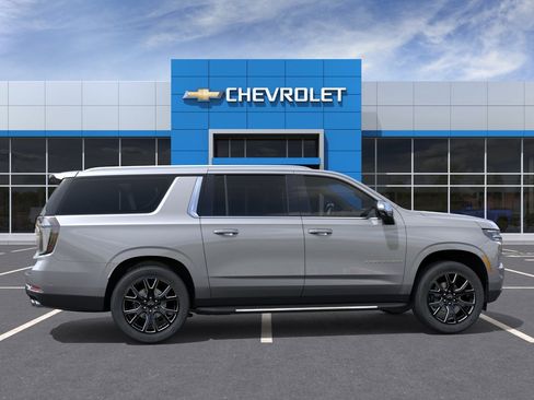 New 2026 Chevrolet Suburban Premier w/ Sun And Tow Package AWD/4WD image 29