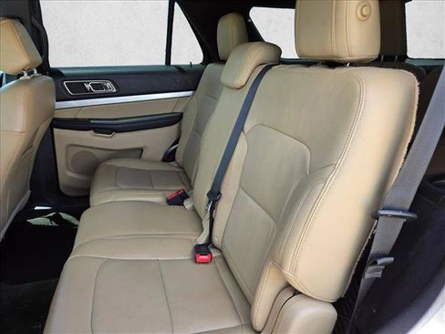 Used 2016 Ford Explorer XLT w/ Equipment Group 202A FWD image 17