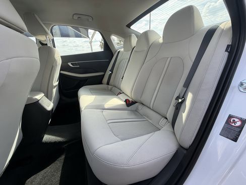 Used 2023 Hyundai Sonata SE image 13