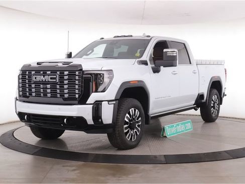 Used 2026 GMC Sierra 2500 Denali Ultimate w/ LPO, GMC Protection Package AWD/4WD image 10
