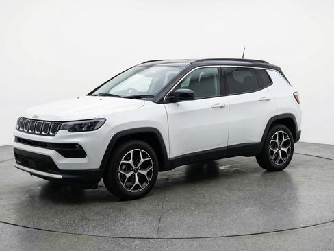 Used 2025 Jeep Compass Limited image 3