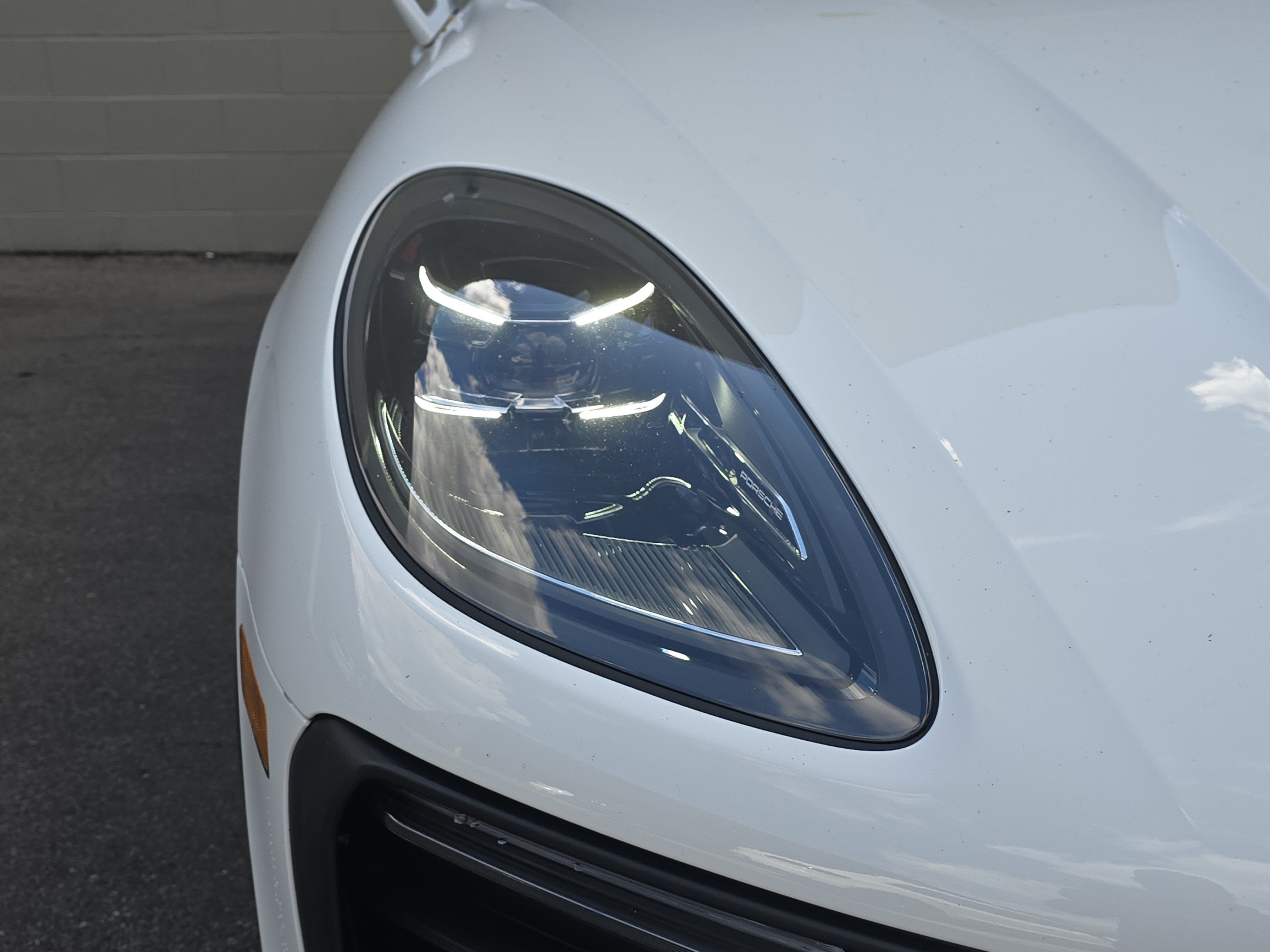 Used 2025 Porsche Macan AWD/4WD image 11