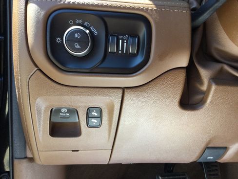 Used 2023 RAM 1500 Limited AWD/4WD image 16