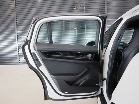 Used 2025 Porsche Panamera image 26