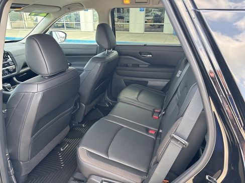 Used 2024 Nissan Pathfinder SL w/ Cargo Package image 19