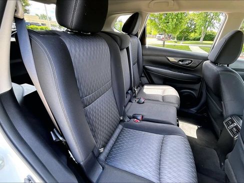 Used 2017 Nissan Rogue SV AWD/4WD image 28