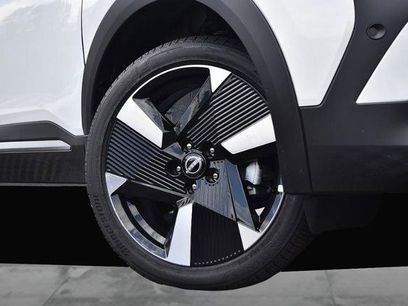 New 2025 Nissan Kicks SR