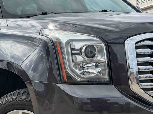 Used 2017 GMC Yukon XL SLE w/ SLE Value Package image 3