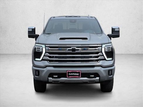 Used 2026 Chevrolet Silverado 2500 High Country w/ High Country Premium Package AWD/4WD image 3