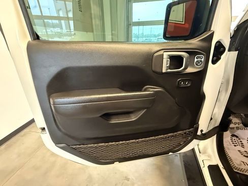 Used 2022 Jeep Wrangler Unlimited Rubicon w/ Xtreme Recon 35" Tire Package AWD/4WD image 21