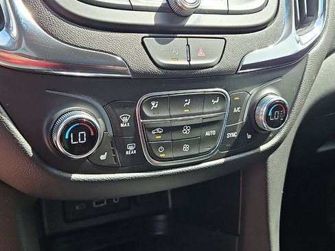 Used 2024 Chevrolet Equinox LT FWD image 18