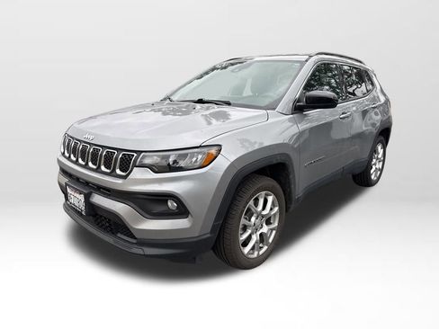 Used 2023 Jeep Compass Latitude image 17