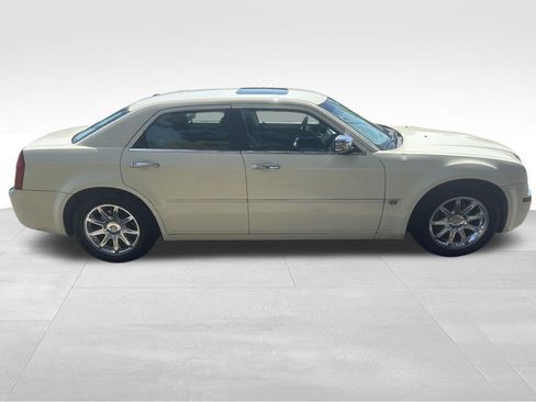 Used 2006 Chrysler 300 C w/ Navigation & Sound Group II RWD image 20