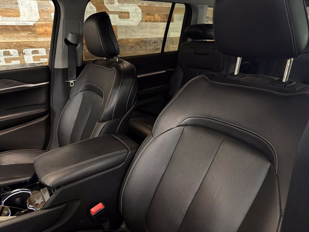 Used 2022 Jeep Grand Cherokee L Limited AWD/4WD image 8