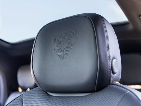 Certified 2025 Porsche Cayenne Coupe image 29