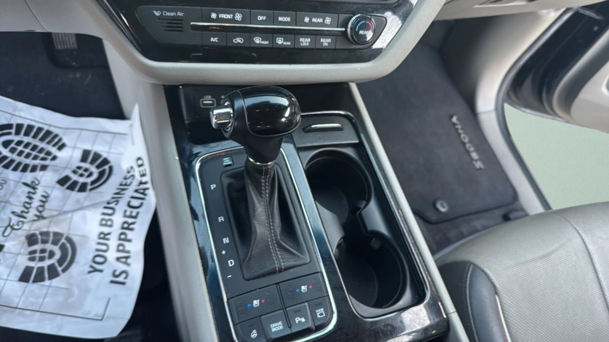 Used 2016 Kia Sedona SX FWD image 14