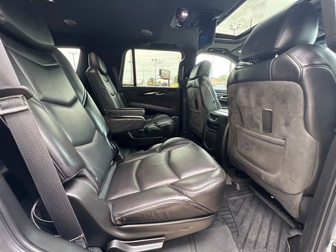 Used 2020 Cadillac Escalade Platinum image 28