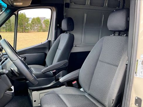 Used 2024 Mercedes-Benz Sprinter 2500 image 8