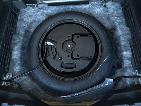 Used 2023 Nissan Rogue SV w/ SV Premium B Package image 16