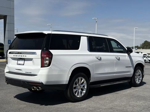 Used 2023 Chevrolet Suburban Premier AWD/4WD image 28
