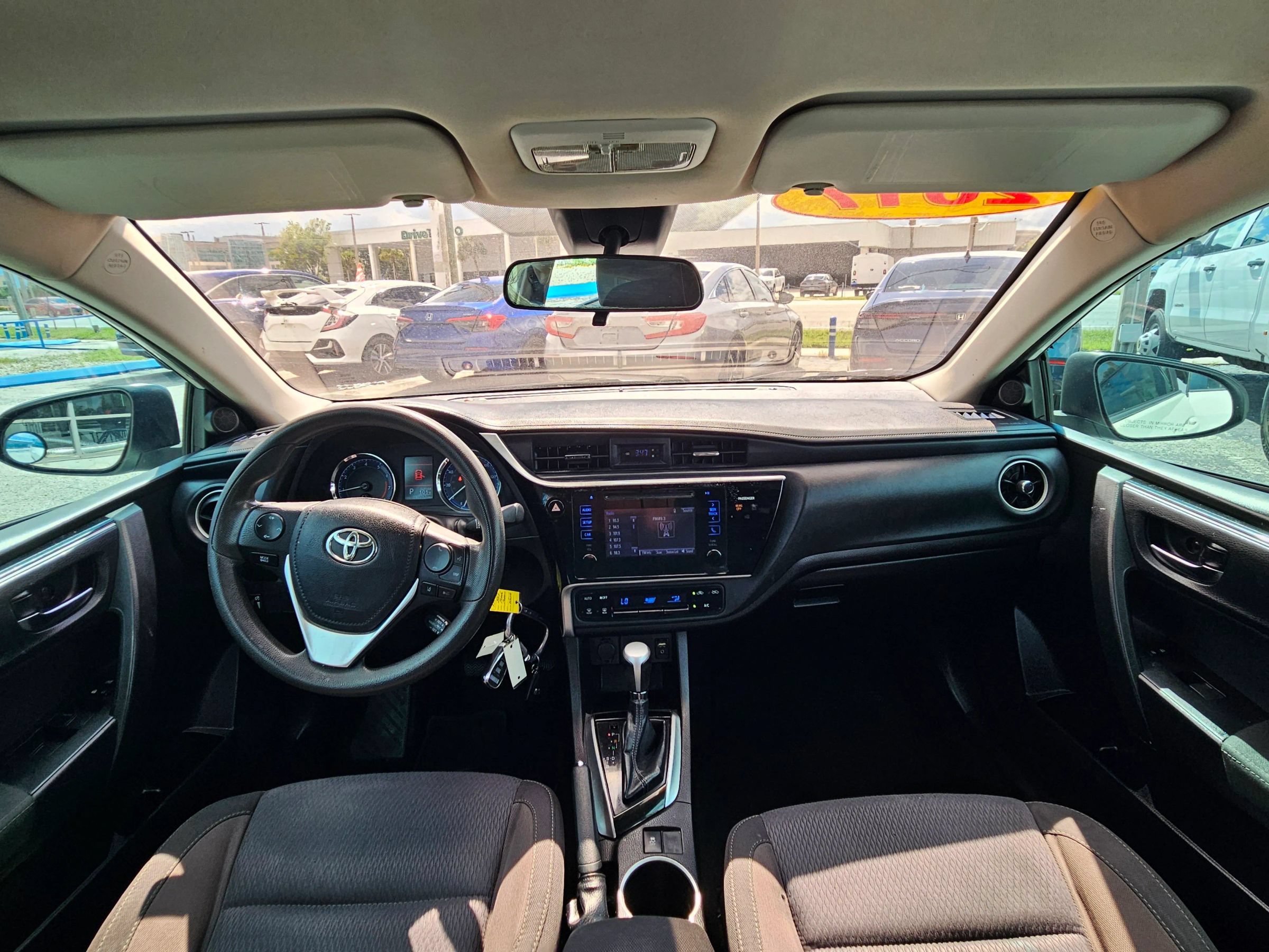 Used 2017 Toyota Corolla LE FWD image 12