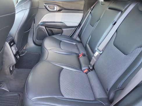 Used 2024 Jeep Compass Latitude image 13