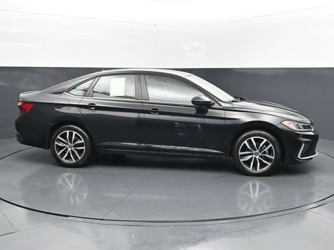 Used 2026 Volkswagen Jetta SE FWD image 6
