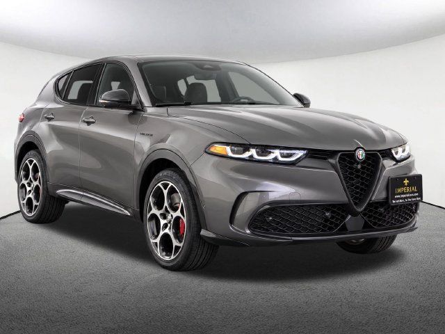 Used 2024 Alfa Romeo Tonale Veloce w/ Active Assist Package AWD/4WD image 2