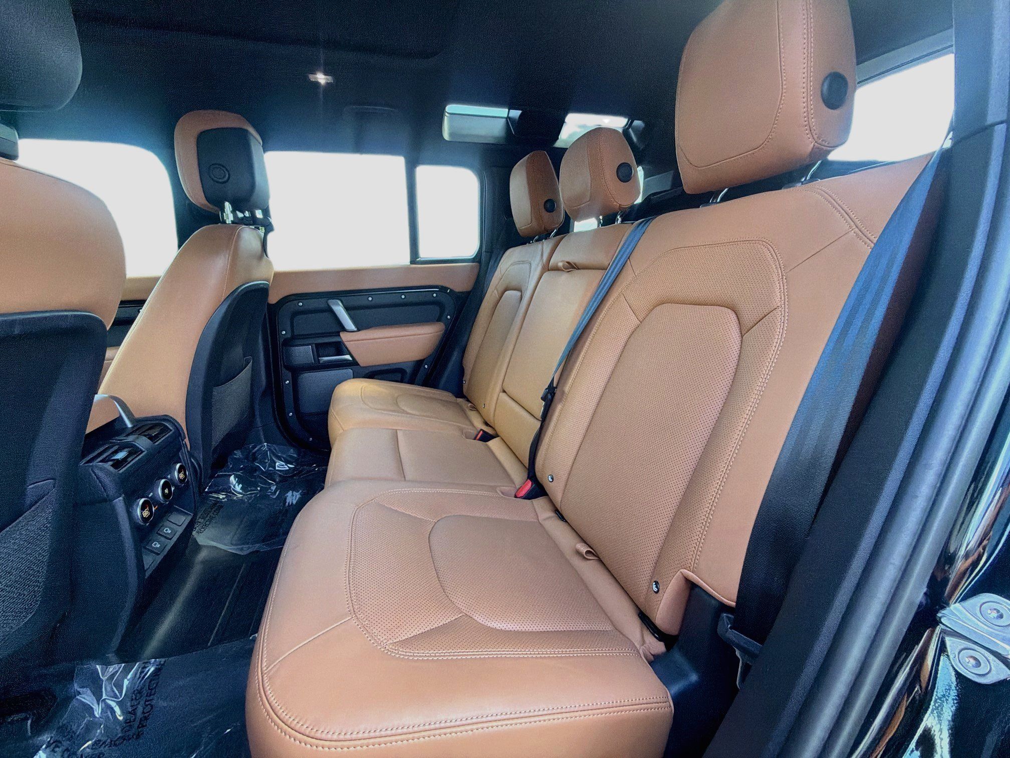 Used 2024 Land Rover Defender 110 V8 AWD/4WD image 21