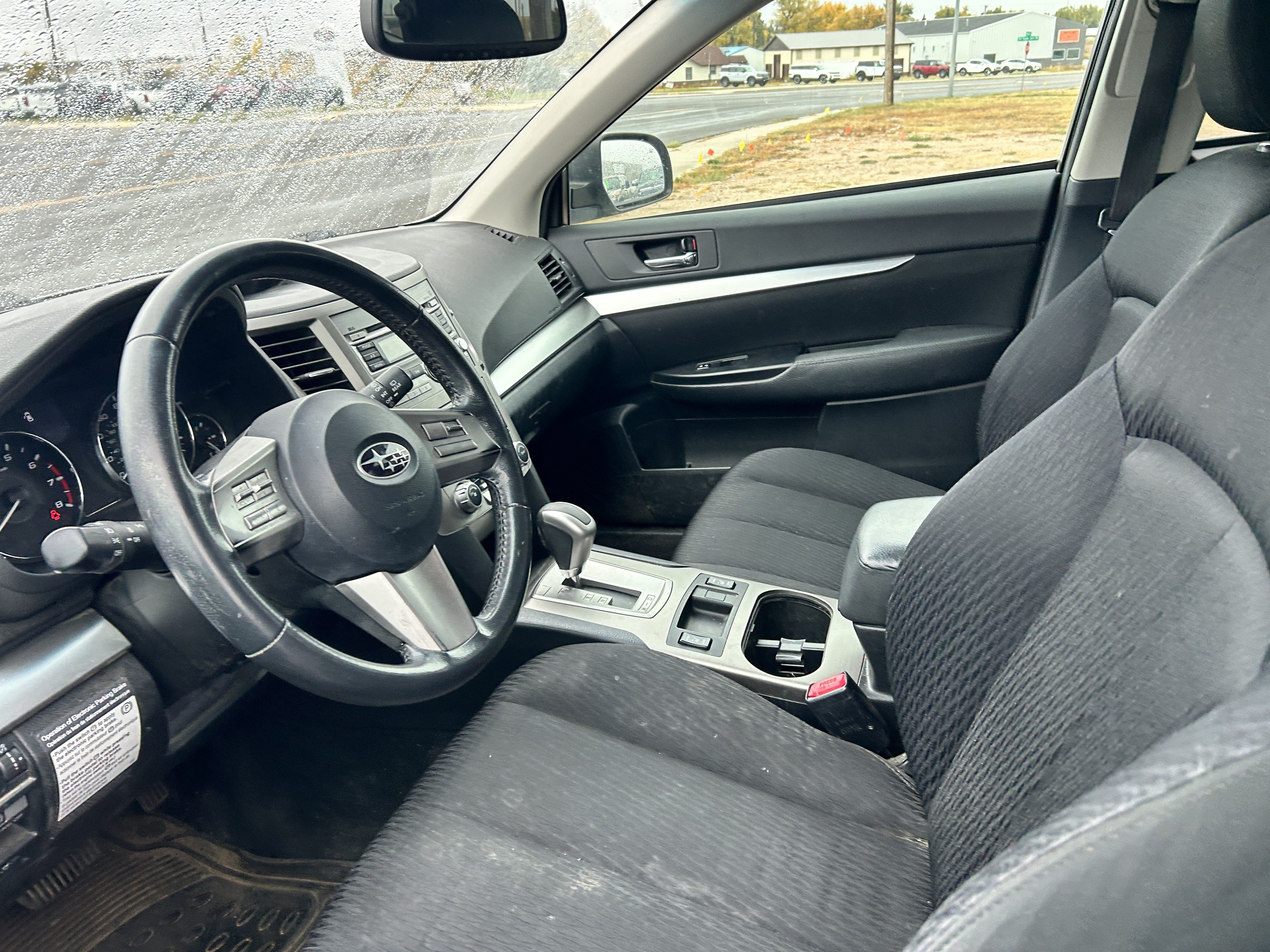 Used 2011 Subaru Outback 2.5i Premium w/ All-Weather Pkg AWD/4WD image 9