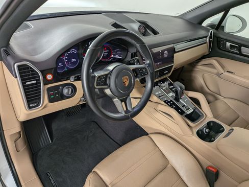 Certified 2023 Porsche Cayenne AWD/4WD image 4