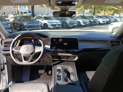 New 2026 Volkswagen Atlas SE image 12