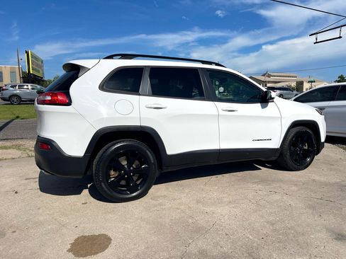 Used 2016 Jeep Cherokee Latitude image 6