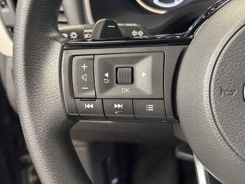 Used 2023 Nissan Rogue SV image 31