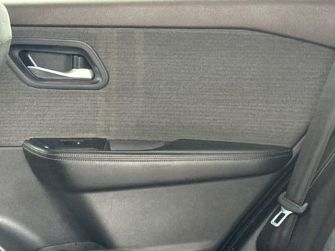 Certified 2022 Nissan Rogue SV FWD image 14