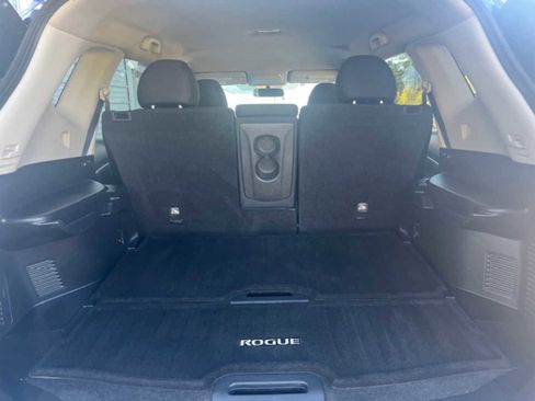 Used 2018 Nissan Rogue SV image 19