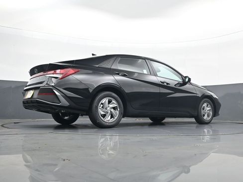 New 2026 Hyundai Elantra SE FWD image 25