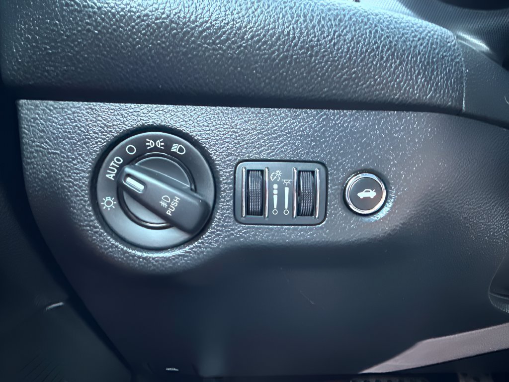 Used 2015 Dodge Challenger R/T Scat Pack RWD image 19