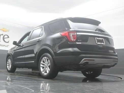 Used 2017 Ford Explorer XLT FWD image 5