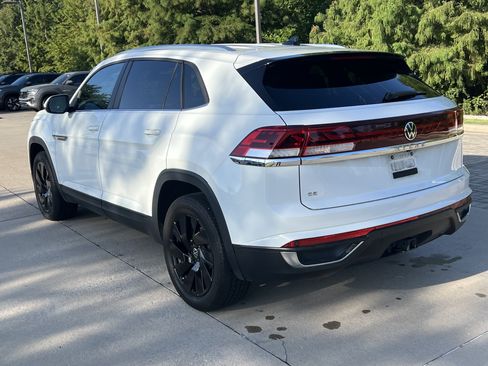 Certified 2024 Volkswagen Atlas Cross Sport SE w/ Black Wheel Package FWD image 7