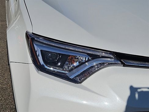 Used 2017 Toyota RAV4 Limited image 11