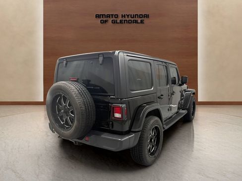 Used 2018 Jeep Wrangler Unlimited Sahara w/ Dual Top Group AWD/4WD image 7