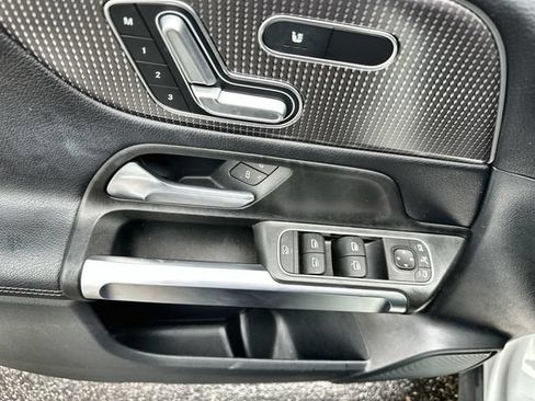 Used 2022 Mercedes-Benz GLB 250 4MATIC image 15
