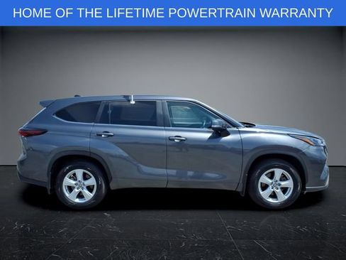 Certified 2024 Toyota Highlander LE AWD/4WD image 2