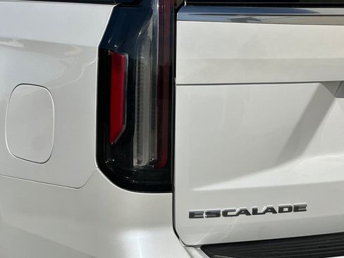 Certified 2023 Cadillac Escalade Premium Luxury w/ Performance Package image 40