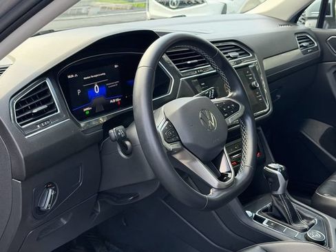 Used 2022 Volkswagen Tiguan SE w/ Panoramic Sunroof Package AWD/4WD image 13