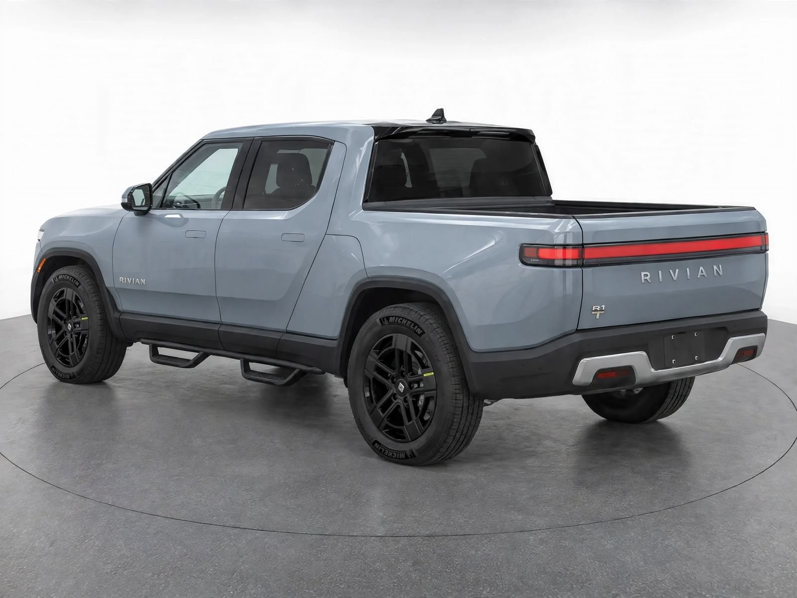Used 2023 Rivian R1T Adventure Dual AWD/4WD image 4